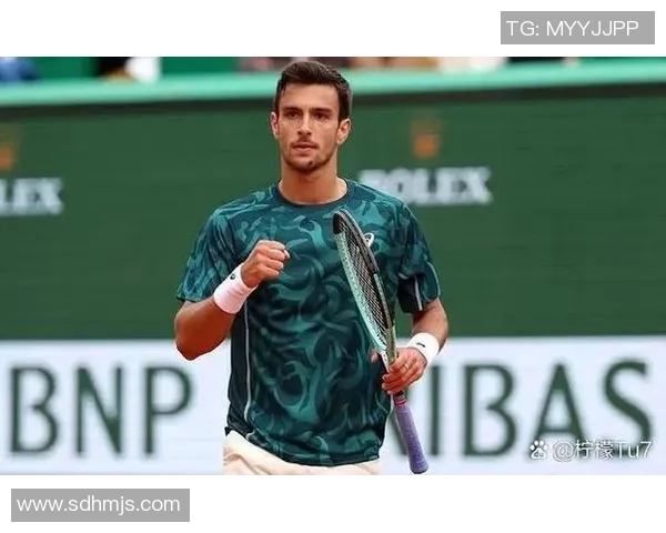 逆天绝杀瞬间 足球巨星力挽狂澜完成惊世一击带领球队逆转胜利